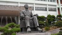 설립자(고 신길수이사장) 동상 상세보기