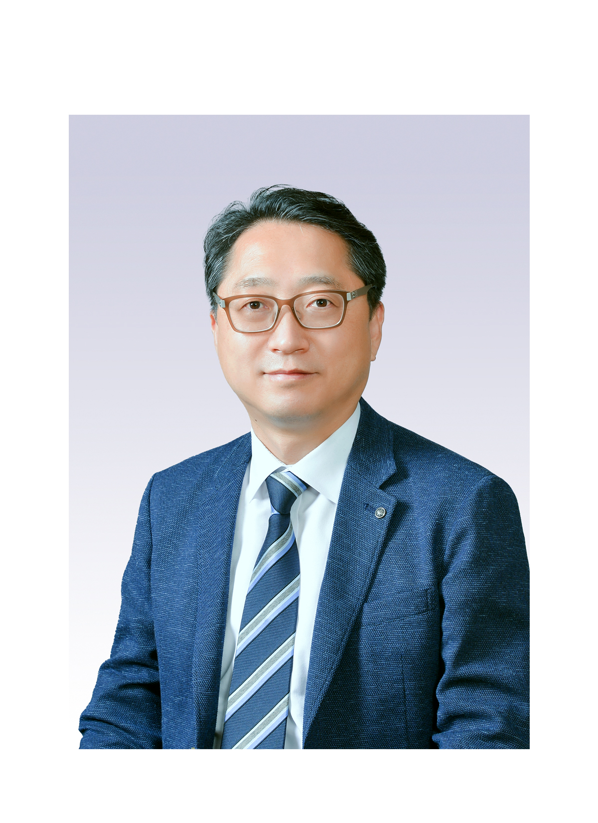 교감배동윤_증명사진